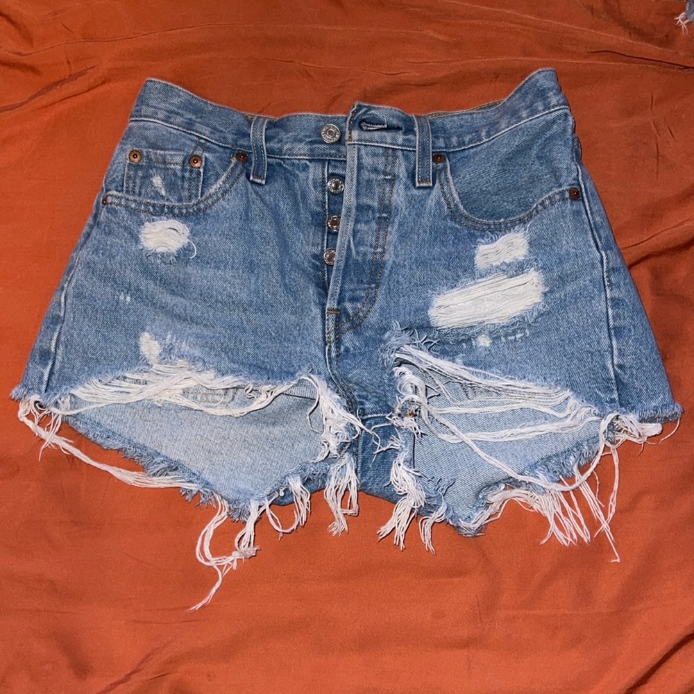 Levi’s Jean Shorts - Size 25 🩵